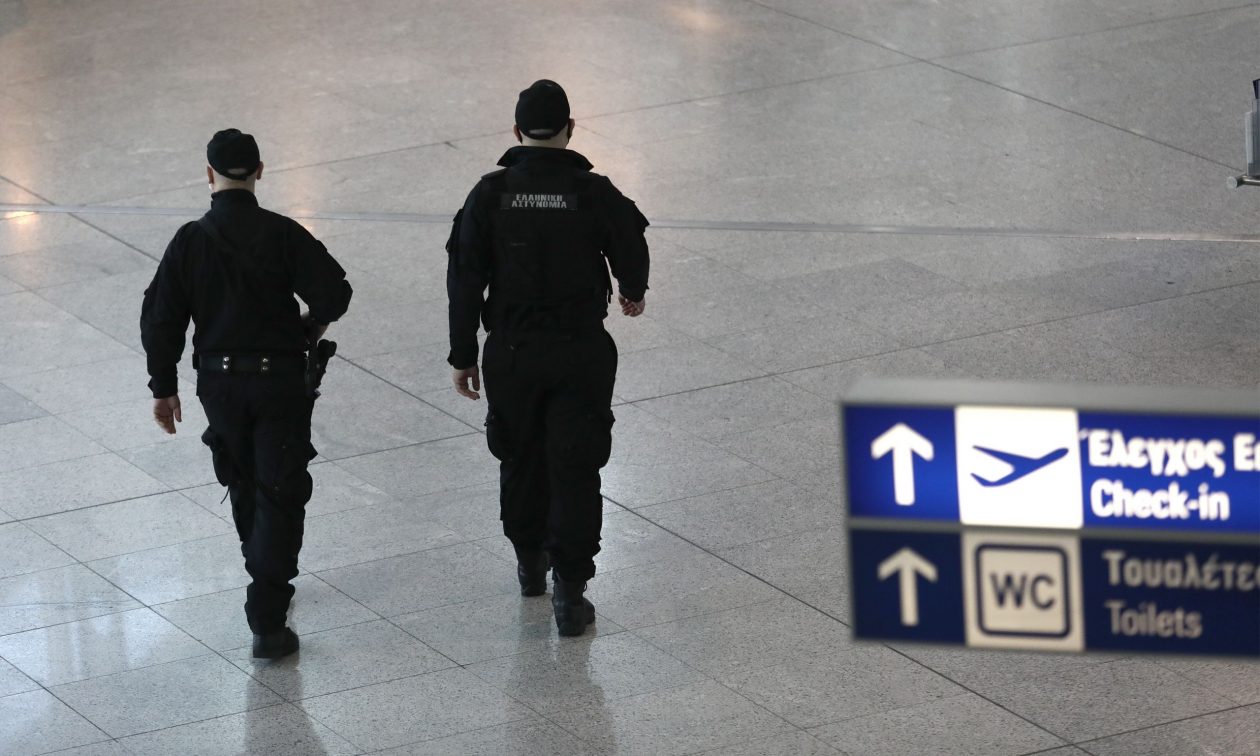 Αστυνομικοί στο «Ελευθέριος Βενιζέλος» βρήκαν 185 κιλά κάνναβης μέσα σε κιβώτια με πλαστικά πατάκια