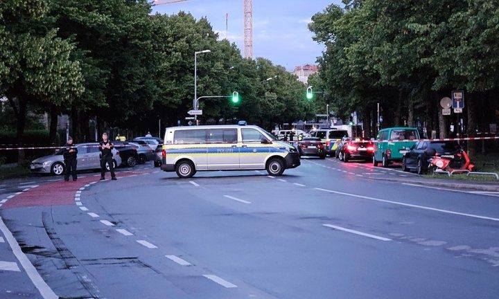 Τρόμος στο Μόναχο: Γυναίκα επιτέθηκε με μαχαίρι σε περαστικούς – Σκοτώθηκε από πυρά αστυνομικών