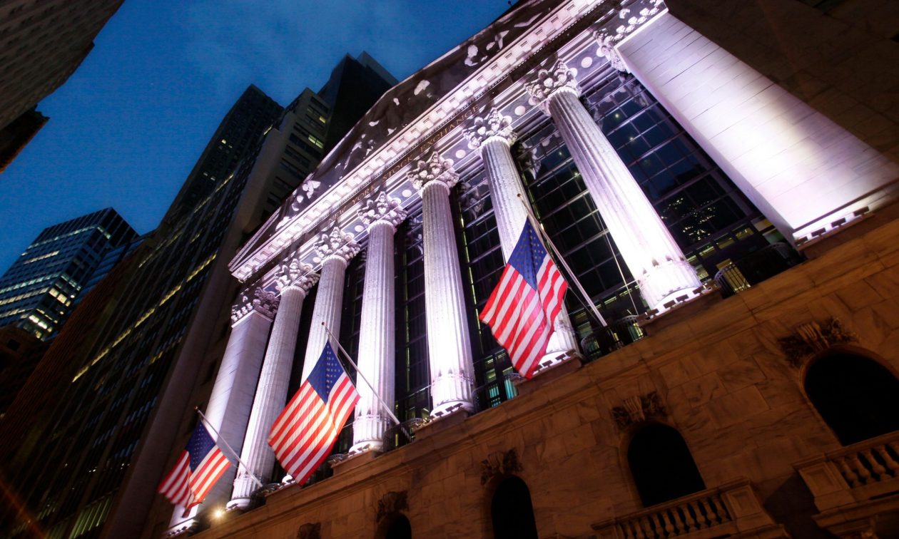 Wall Street: Αποτυπώθηκε στους δείκτες η επενδυτική αισιοδοξία για τις διαπραγματεύσεις ΗΠΑ – Κίνας