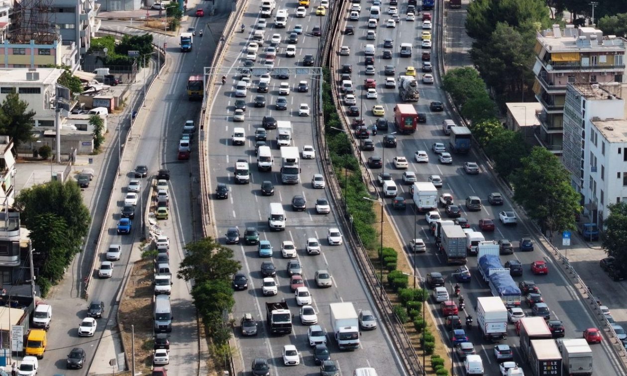 Κίνηση τώρα: «Κόκκινος» ο Κηφισός – Μεγάλες καθυστερήσεις σε Κηφισίας και Αττική Οδό