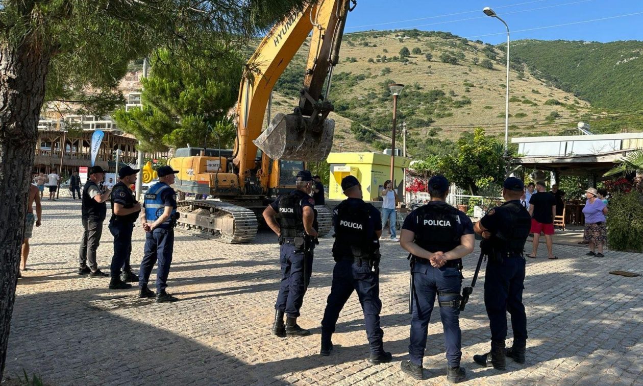 Επιλεκτικές κατεδαφίσεις στη Βόρειο Ήπειρο: Η Ομόνοια Χειμάρρας καταγγέλλει πολιτικές σκοπιμότητες