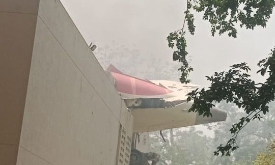 Ινδία: Ποιος είναι ο πιλότος και ποιος ο συγκυβερνήτης του αεροσκάφους που συνετρίβη