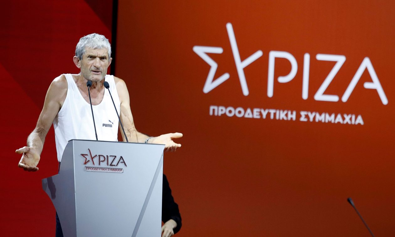 Συνέδριο ΣΥΡΙΖΑ: Ομιλητής έμεινε με… το φανελάκι λόγω υπερβολικής ζέστης