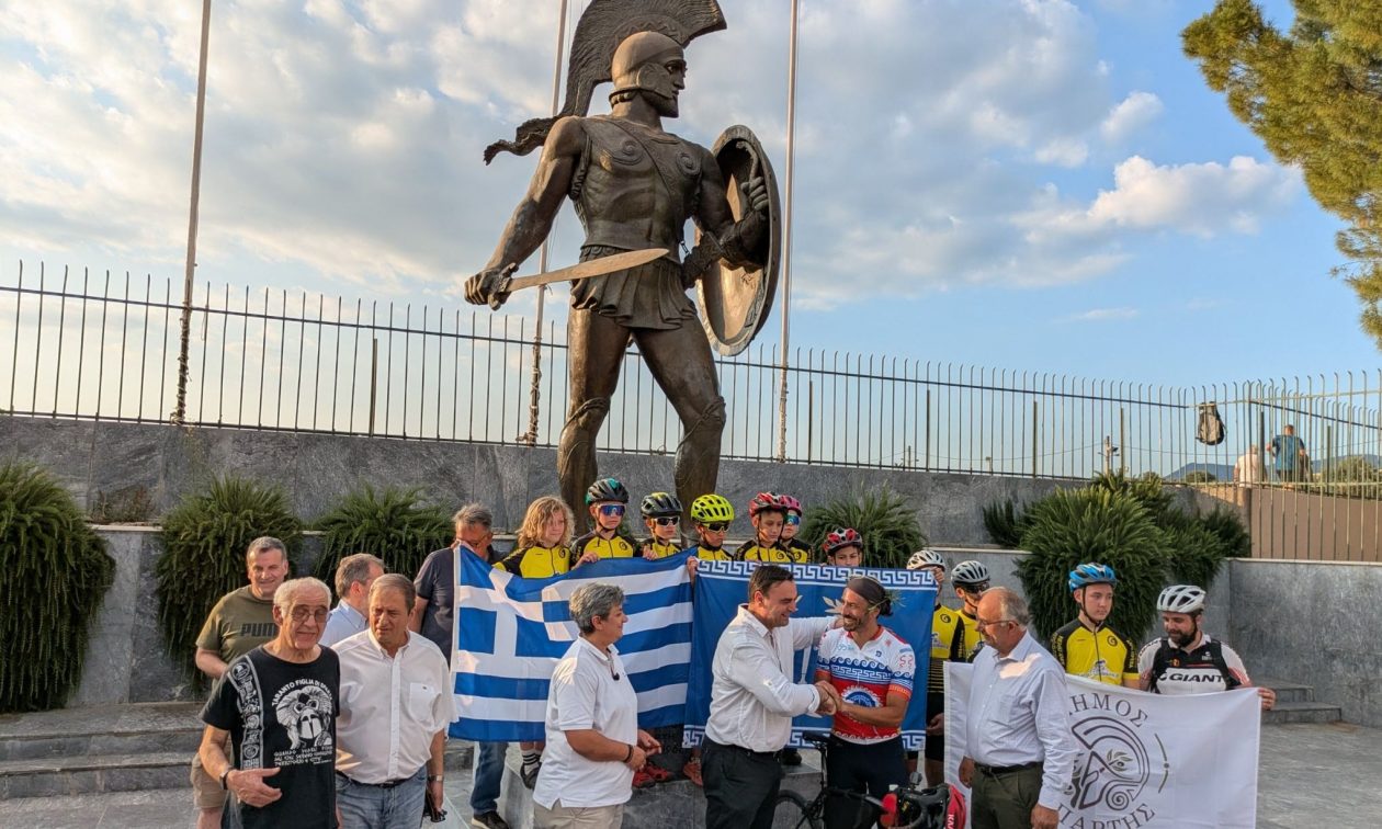 Ποδηλάτισε από τον Τάραντα στη Σπάρτη για ένα μήνυμα: «Είμαστε τα αδέρφια της Μεγάλης Ελλάδας»