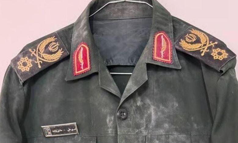 Ιράν: Η στολή που φορούσε ο διοικητής Πολεμικής Αεροπορίας των Φρουρών Επανάστασης όταν σκοτώθηκε
