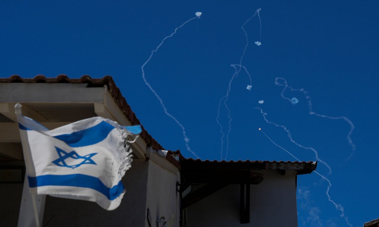 FT: Γιατί το Ισραήλ επέλεξε να επιτεθεί στο Ιράν τώρα; Ένας κύκλος κλιμάκωσης βρίσκεται στην αρχή