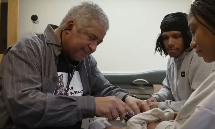 Γιατρός παρείχε δωρεάν περίθαλψη σε ασθενείς για δεκαετίες