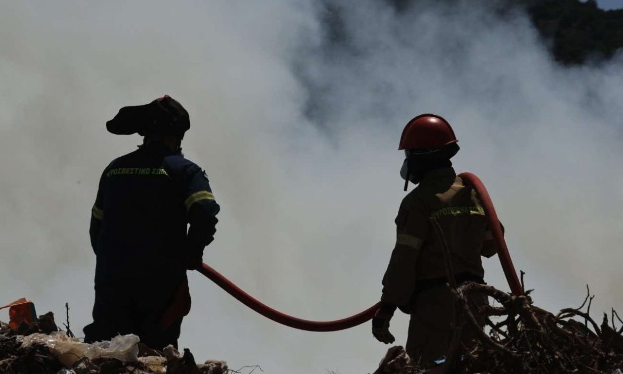 Εύβοια: Τυλίχτηκε στις φλόγες αγροτικό όχημα – Μάχη να μην επεκταθεί η φωτιά σε δασική έκταση