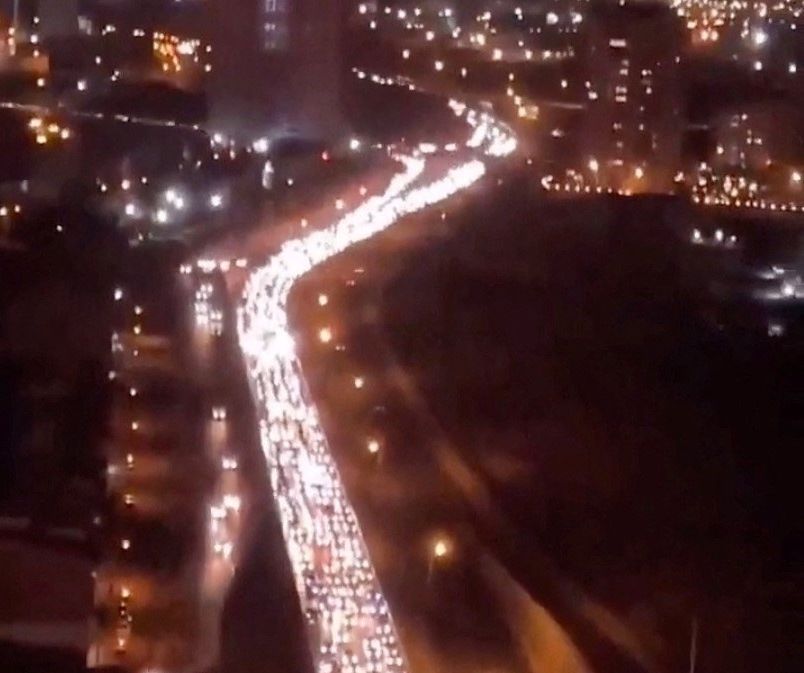 Ιράν: Χιλιάδες πολίτες εγκαταλείπουν την Τεχεράνη μετά την προειδοποίηση Τραμπ
