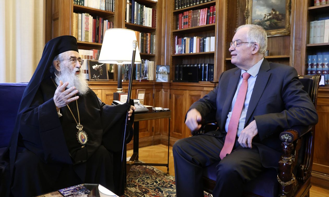 Πρόσκληση του Αρχιεπισκόπου Σινά Δαμιανού στον Πρόεδρο Τασούλα για το πανηγύρι της Μονής Σινά