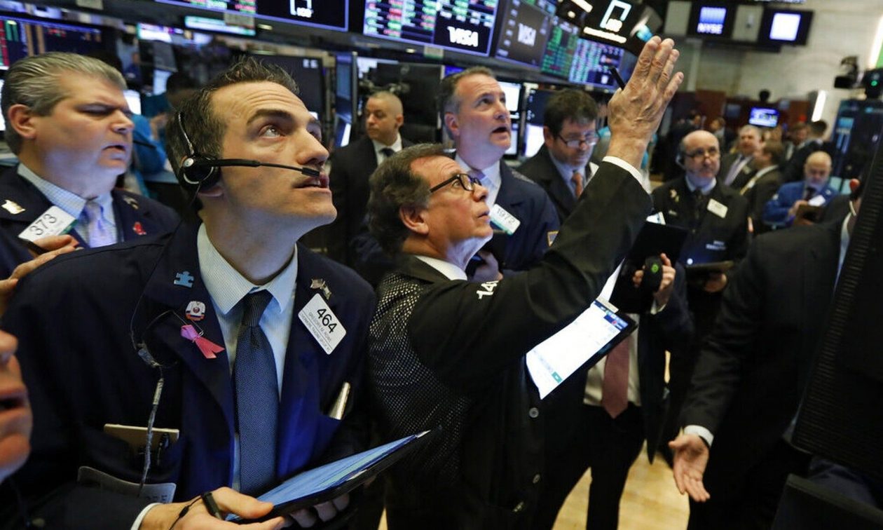 Πτώση στη Wall Street με το βλέμμα στραμμένο στην εμπλοκή των ΗΠΑ στη Μέση Ανατολή