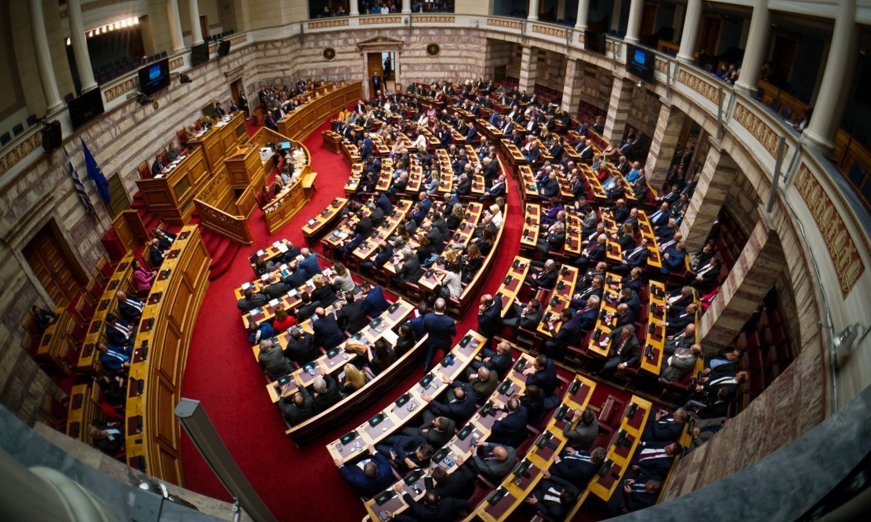 Βουλή: Ψηφίζεται το νομοσχέδιο για τον Τύπο