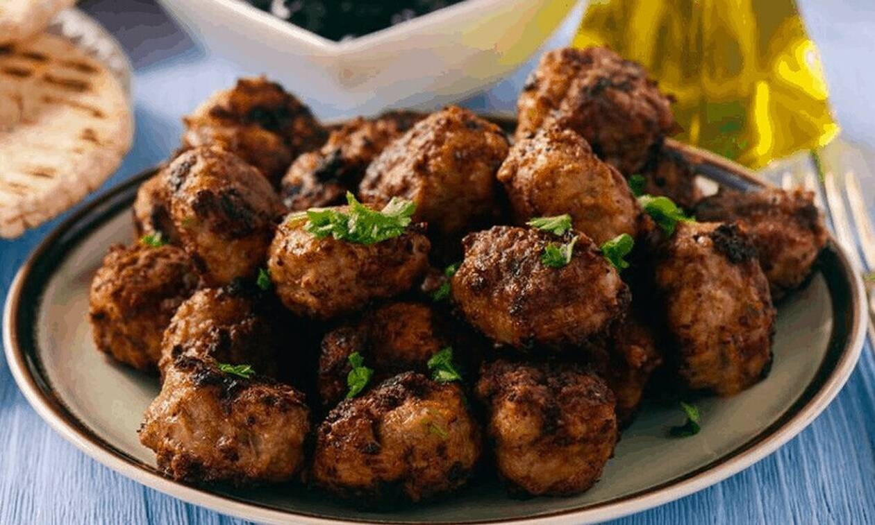 Taste Atlas: Εξυμνεί τα κεφτεδάκια και τα βαθμολογεί με 4,3 στα 5
