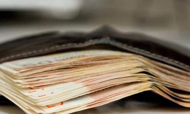 Βόλος: 16χρονοι βρήκαν στον δρόμο πορτοφόλι με 800 ευρώ – Το παρέδωσαν στην Αστυνομία