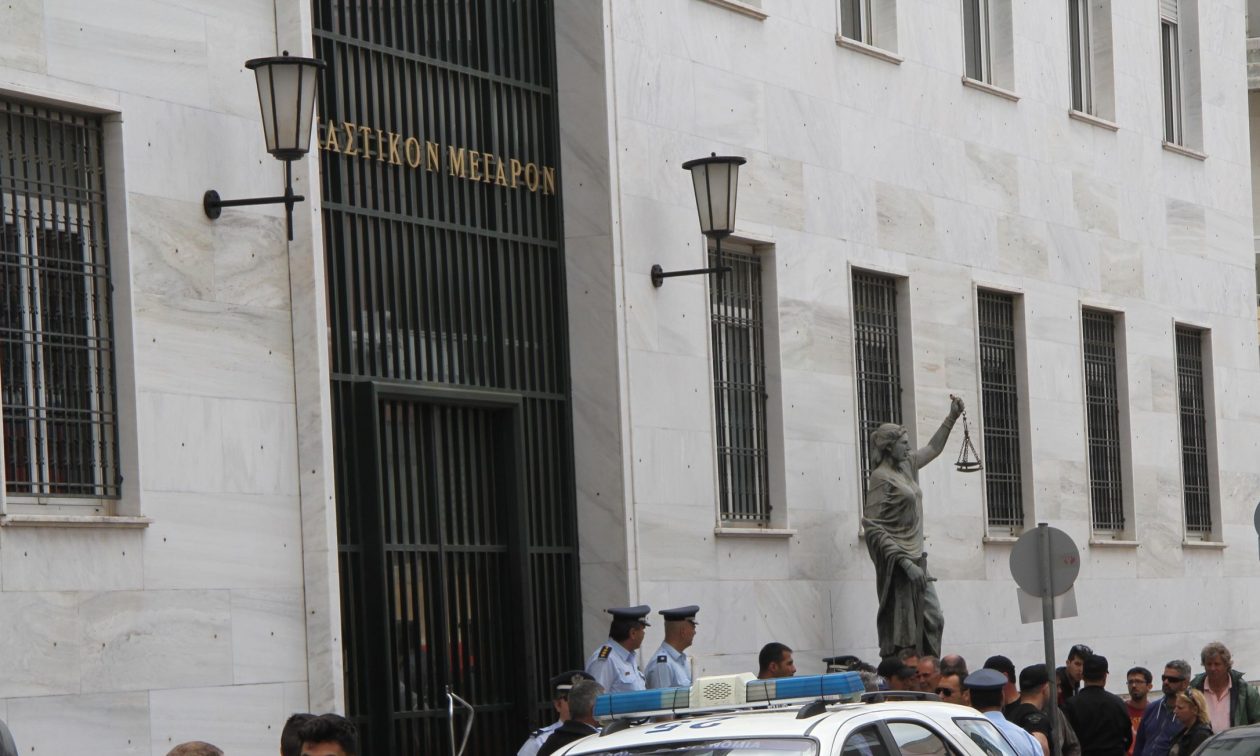 Τραγωδία στην Αμαλιάδα: Νεκρός άνδρας έξω από τα δικαστήρια – Κατέρρευσε ξαφνικά
