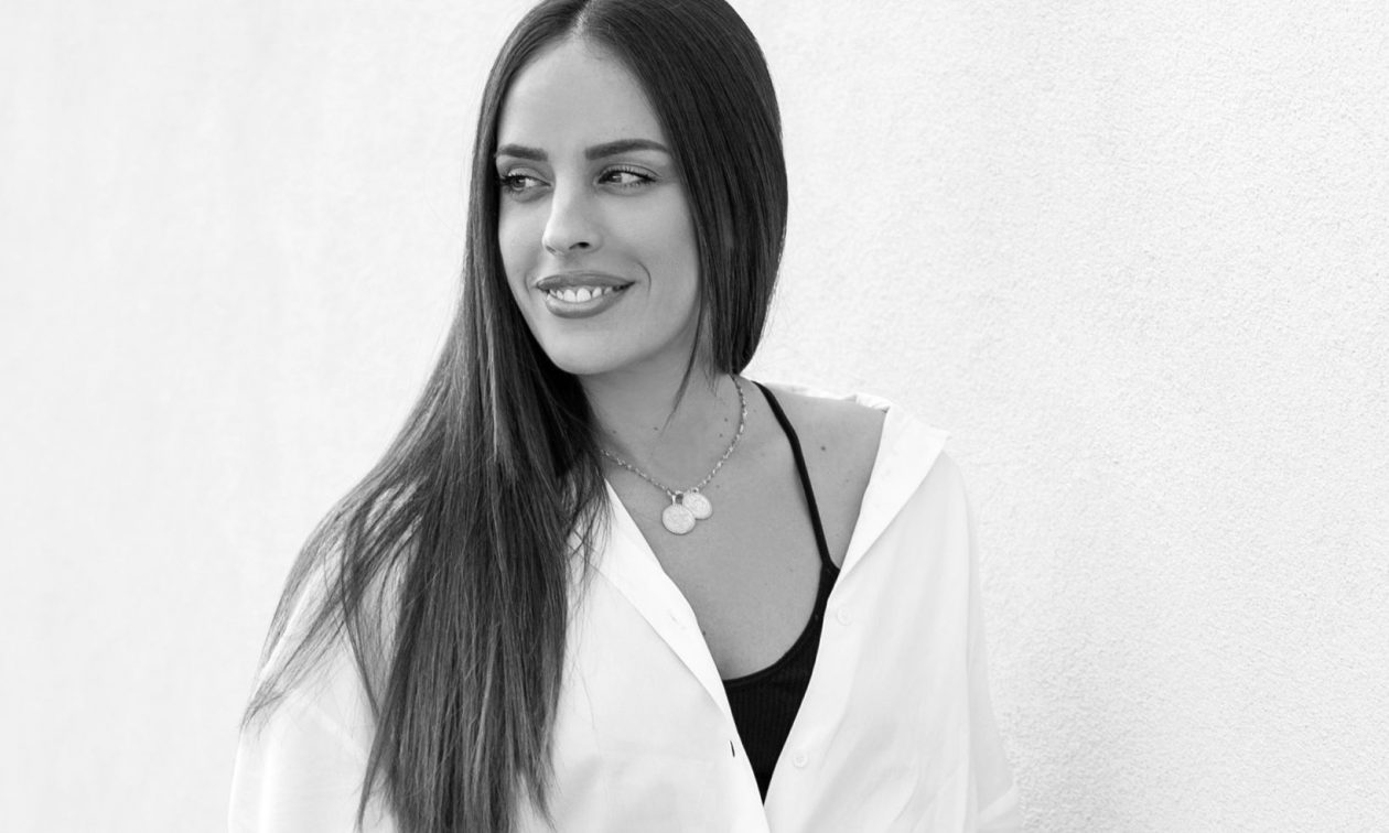 Γνωστή makeup artist καταγγέλλει παράνομη καταδίωξη από αστυνομικούς 