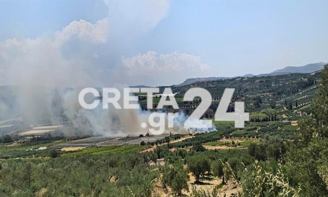 Κρήτη: Φωτιά τώρα στις Αρχάνες – Επιχειρούν και ελικόπτερα