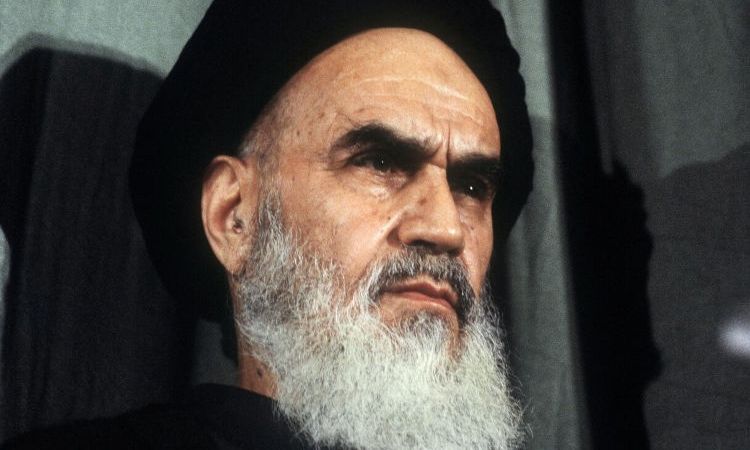 Μουσαβί Χομεϊνί: Ο «αρχιτέκτονας» του θεοκρατικού Ιράν – Πώς έφερε αιώνες πίσω ένα έθνος