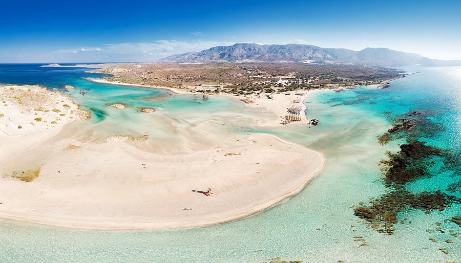 Νέα επιχείρηση της ΕΛ.ΑΣ στο Ελαφονήσι: Έξι συλλήψεις για άγρα πελατών στα παρκινγκ