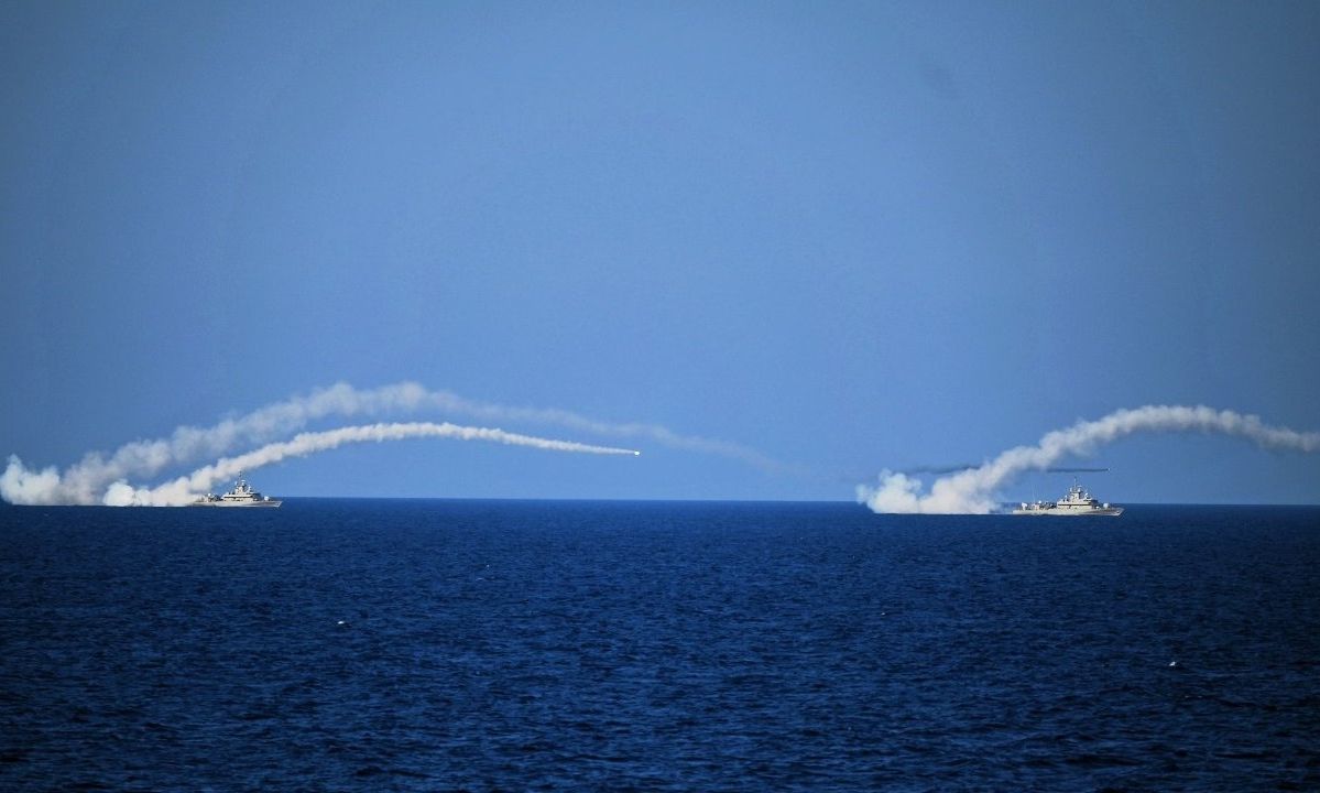 Ισραήλ Ιράν: Ξαφνική άσκηση του Πολεμικού Ναυτικού από πλοία και ελικόπτερα με κατευθυνόμενα βλήματα
