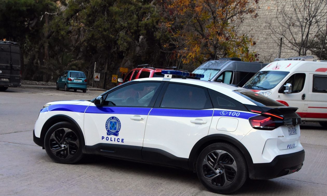 Λαμία: Μαχαίρια, σπαθιά και ξιφίδια έκρυβε στο σπίτι του ο 42χρονος που δολοφόνησε τον επιχειρηματία
