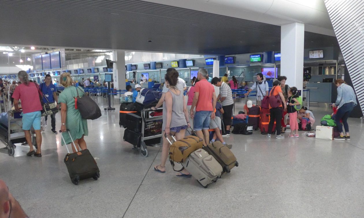 Νέα μεγάλη άνοδος σε τουριστικές αφίξεις και έσοδα- Πετυχαίνει η επέκταση της σεζόν