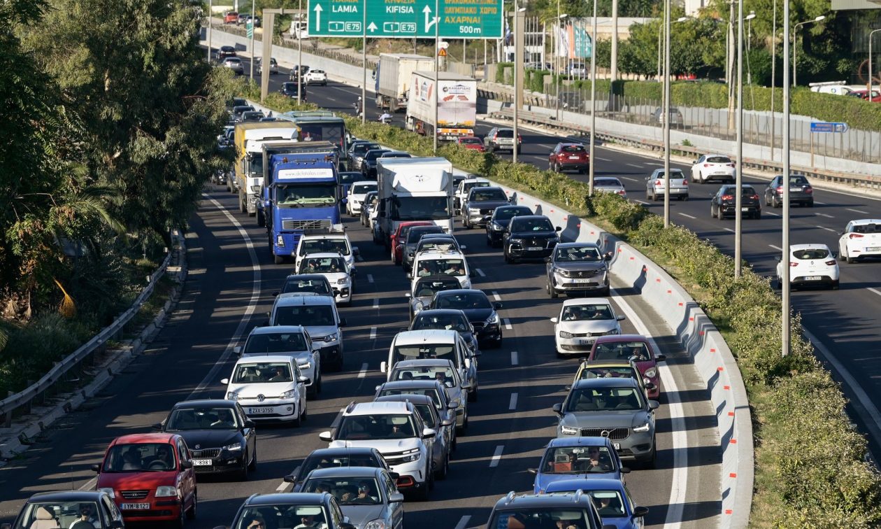 Κίνηση: «Βράζουν» Κηφισός, Κηφισίας και κέντρο – Μεγάλες καθυστερήσεις στην Αττική Οδό