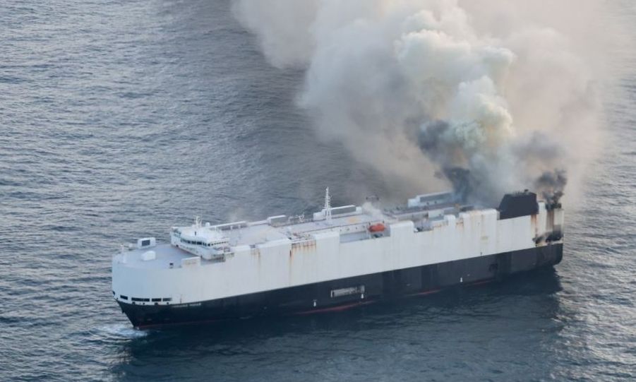 Βυθίστηκε στον Ειρηνικό Ωκεανό φορτηγό πλοίο με 3.000 αυτοκίνητα – Φόβοι για ρύπανση