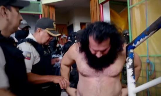 Iσημερινός: Συνελήφθη ο πιο καταζητούμενος φυγάς – Κρυβόταν για ένα χρόνο κάτω από έναν πάγκο