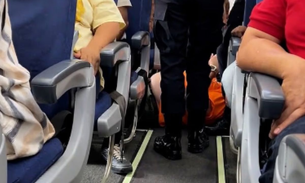 Πανικός σε πτήση της Thai Lion Air: Υπέρβαρος επιβάτης αρνήθηκε να καθίσει – Τον έβγαλαν σηκωτό