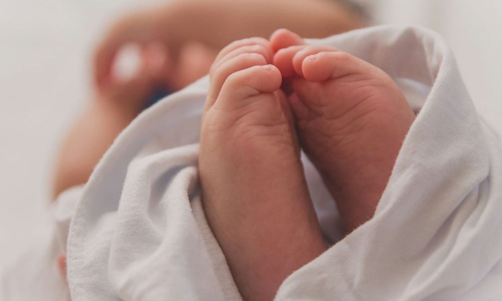 Αποκλειστικό: Βρέφος 6 μηνών τραυματίστηκε στο κεφάλι από τον πατέρα – Διακομίστηκε στο Παίδων