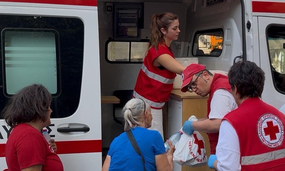 Ο Ελληνικός Ερυθρός Σταυρός ενίσχυσε τους άστεγους συνανθρώπους μας εν μέσω καύσωνα