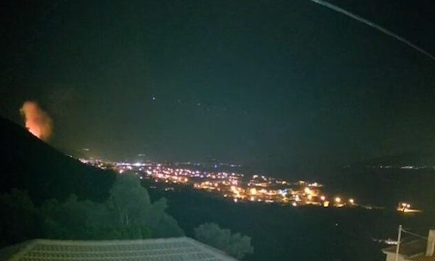 Φωτιά στη Ναυπακτία: Η στιγμή που ξέσπασε η πυρκαγιά και προκάλεσε εκκένωση οικισμών – Βίντεο