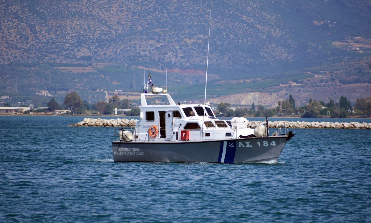 Κως: Χειροπέδες σε 35χρονο Ιρανό διακινητή – Μετέφερε πρόσφυγες και μετανάστες