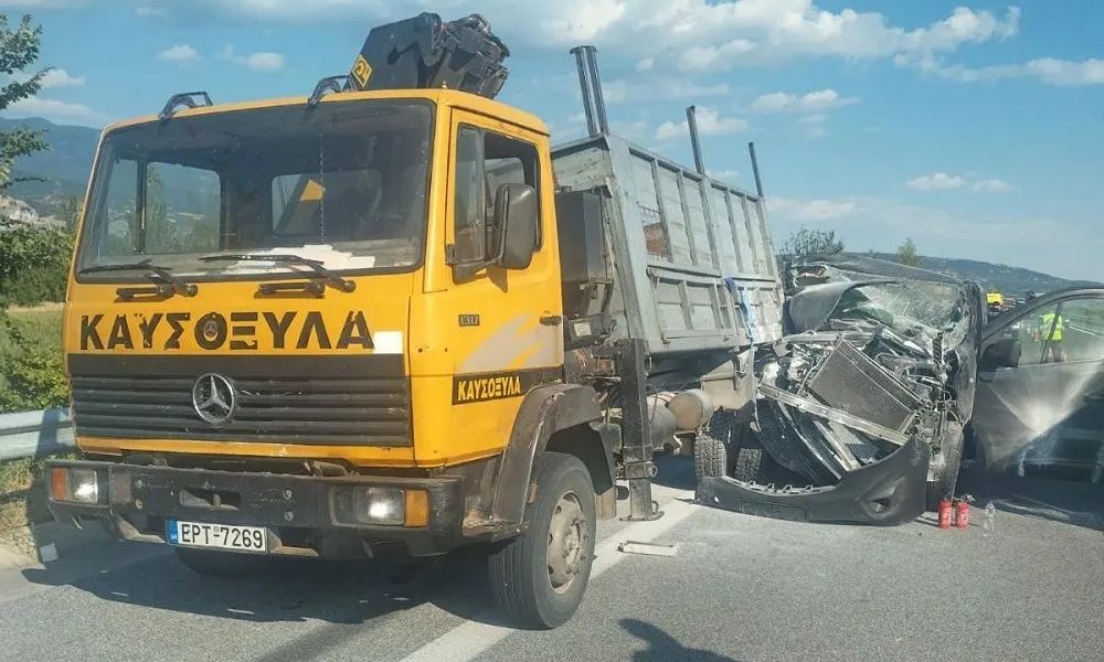Σοβαρό τροχαίο στην Εγνατία Οδό: Επτά τραυματίες από σύγκρουση βαν με φορτηγό – Δείτε βίντεο