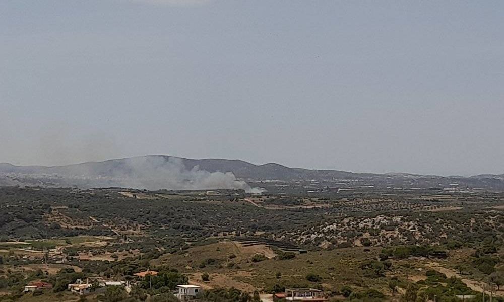Φωτιά στο Μαρκόπουλο: Εκτροπή κυκλοφορίας