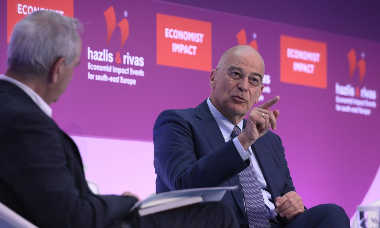Δένδιας στον Economist: Ολιστική προσέγγιση στην άμυνα – Σε λίγους μήνες έτοιμη η Ασπίδα του Αχιλλέα