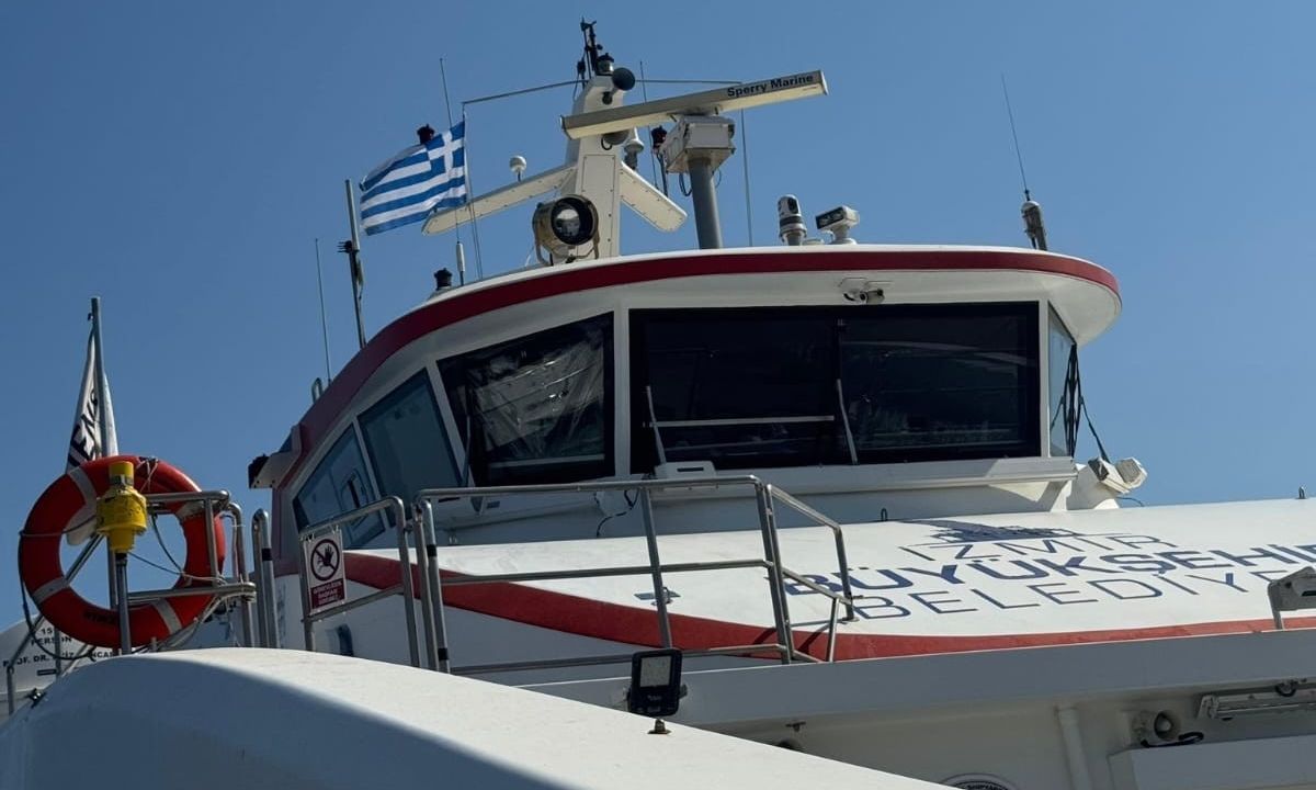 Ελληνική σημαία σε σκάφος του Δήμου Σμύρνης και οι Τούρκοι του Μπαχτσελί εξοργίζονται…