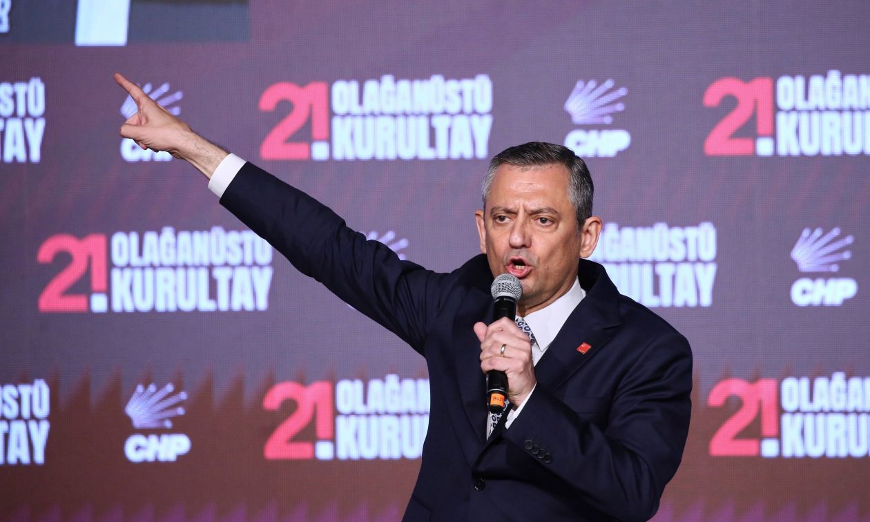 Τουρκία: Λάβρος κατά του Ερντογάν ο Οζέλ – «Είναι αρχηγός χούντας»