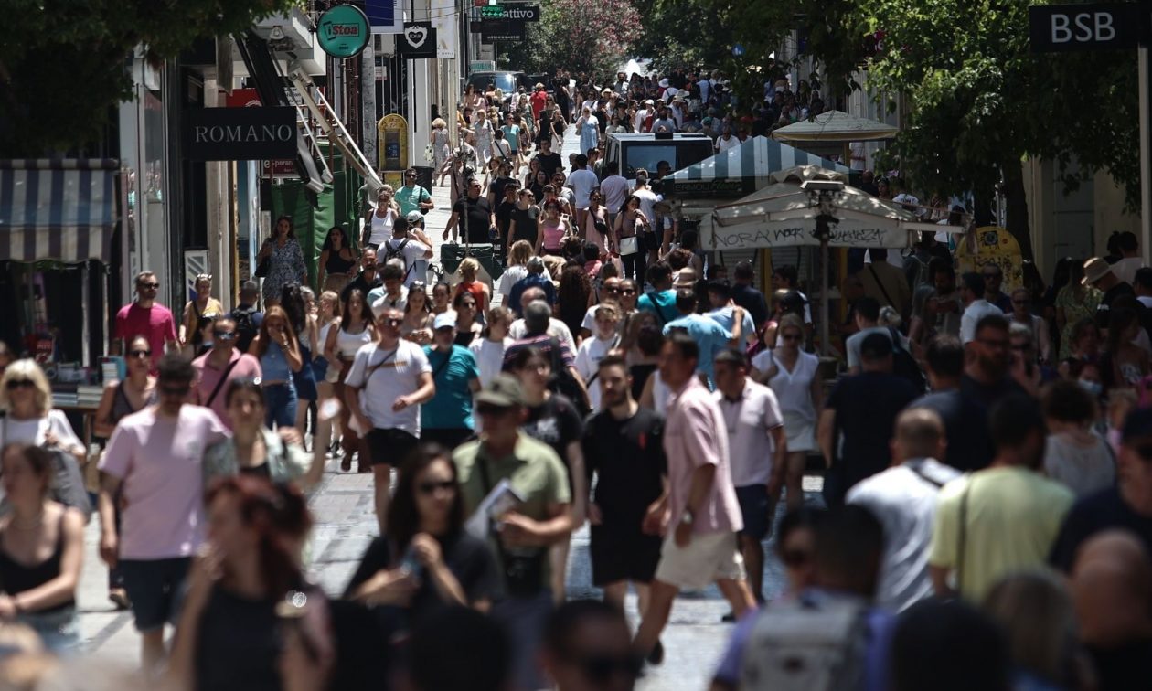 Θερινές εκπτώσεις 2025: Πότε ξεκινούν – Ποια Κυριακή θα είναι ανοιχτά τα καταστήματα