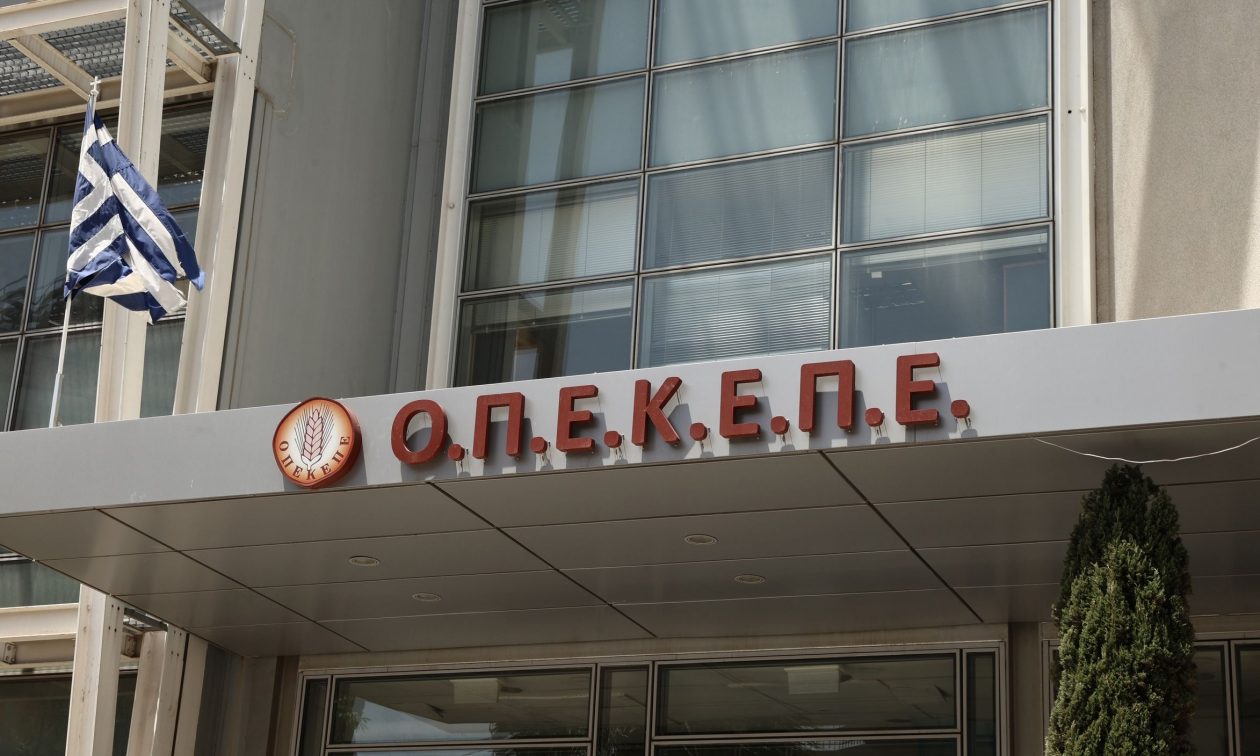 Αέρας αισιοδοξίας σε ΠΑΣΟΚ και ΣΥΡΙΖΑ λόγω… ΟΠΕΚΕΠΕ – Βάζουν τον Μητσοτάκη στο κάδρο