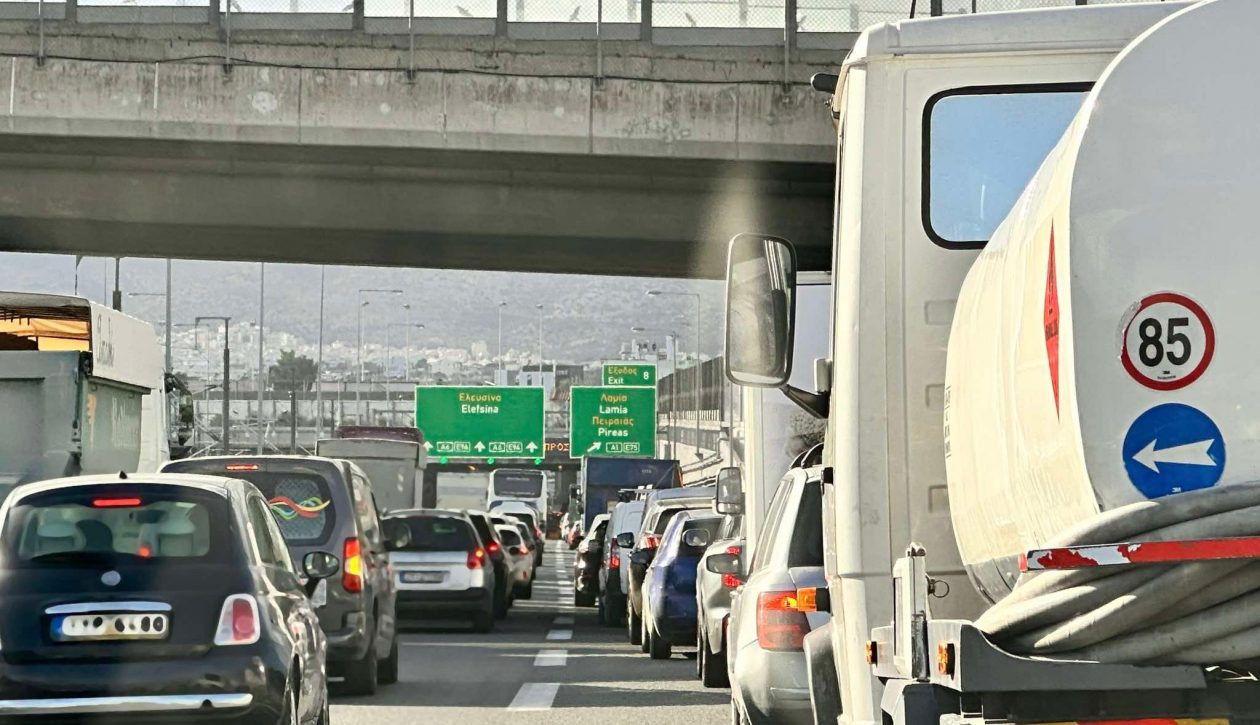 Κίνηση τώρα: Στο «κόκκινο» ο Κηφισός – Καθυστερήσεις έως 30 λεπτά στην Αττική Οδό