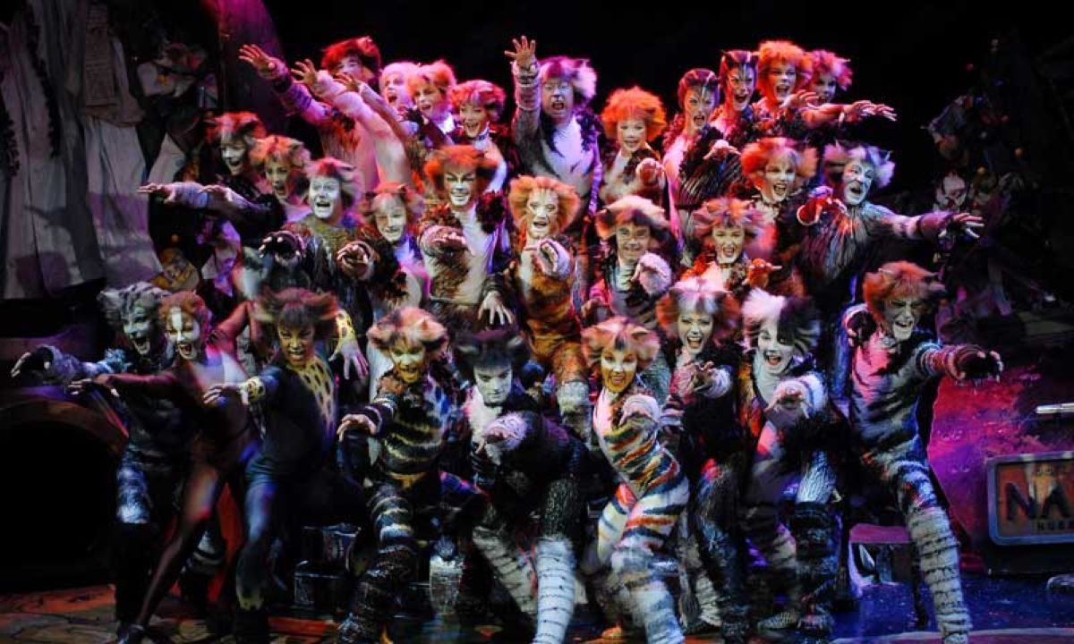 Christmas Theater: Άνοιξε η προπώληση για το «Cats» του Αντριου Λόιντ Βέμπερ