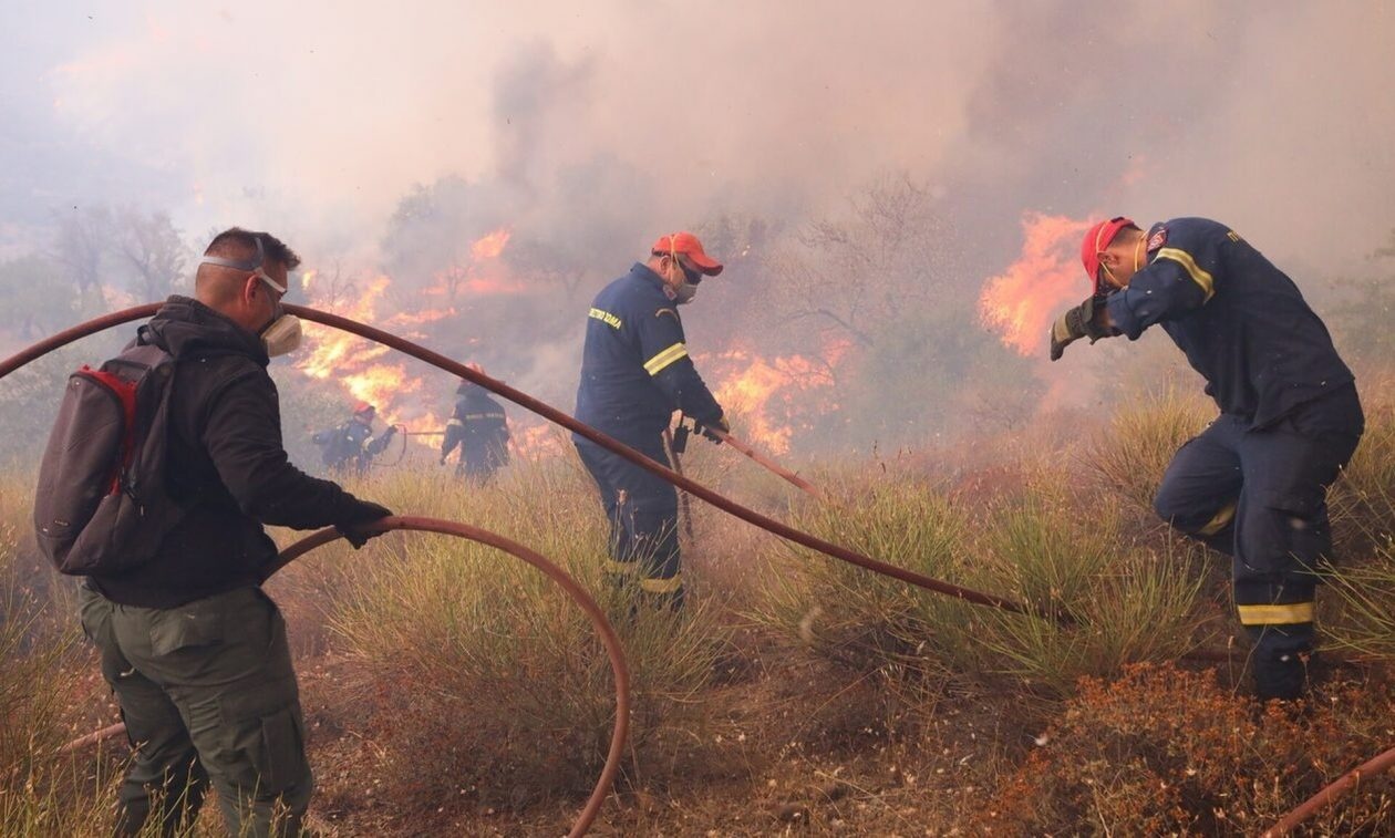 Υπό μερικό έλεγχο η φωτιά στον Αρχάγγελο Λακωνίας