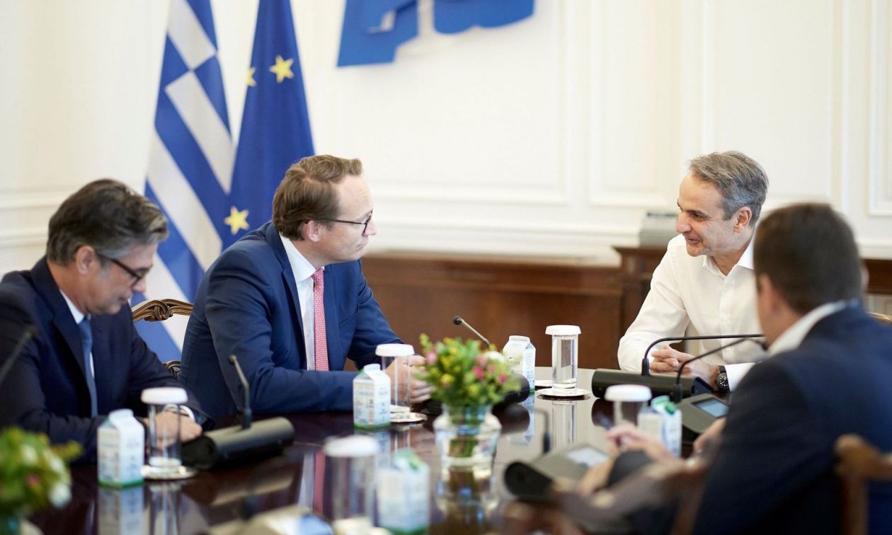 Ο Μητσοτάκης συναντήθηκε με τον Δρα Krebber: Επενδύσεις έργων ηλιακής ενέργειας στη Μακεδονία