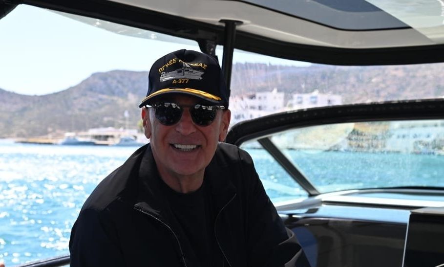 Στους Λειψούς ο Δένδιας συναντήθηκε με δήμαρχο και μίλησε με ακρίτες – Σύσκεψη εν πλω με Αρχηγούς