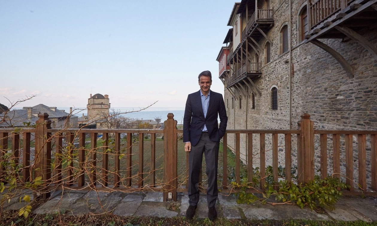 Στο Άγιο Όρος ο Μητσοτάκης: Time out από τον ΟΠΕΚΕΠΕ για να αναθερμάνει τις σχέσεις με την Ορθοδοξία