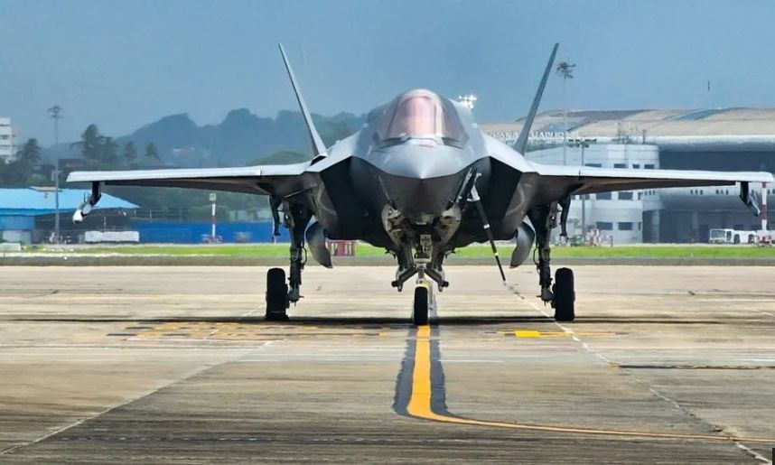 Το βρετανικό F-35 που έχει καθηλωθεί στην Ινδία: Oι viral αναρτήσεις και οι θεωρίες συνωμοσίας