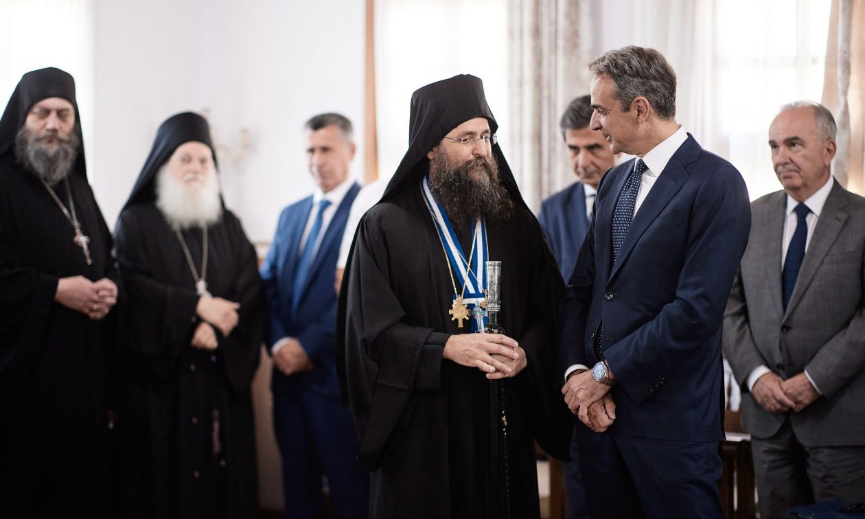 Στο Άγιο Όρος ο Κυριάκος Μητσοτάκης: Υποσχέθηκε αρωγή 100 εκατομμυρίων ευρώ στις Μονές έως το 2030