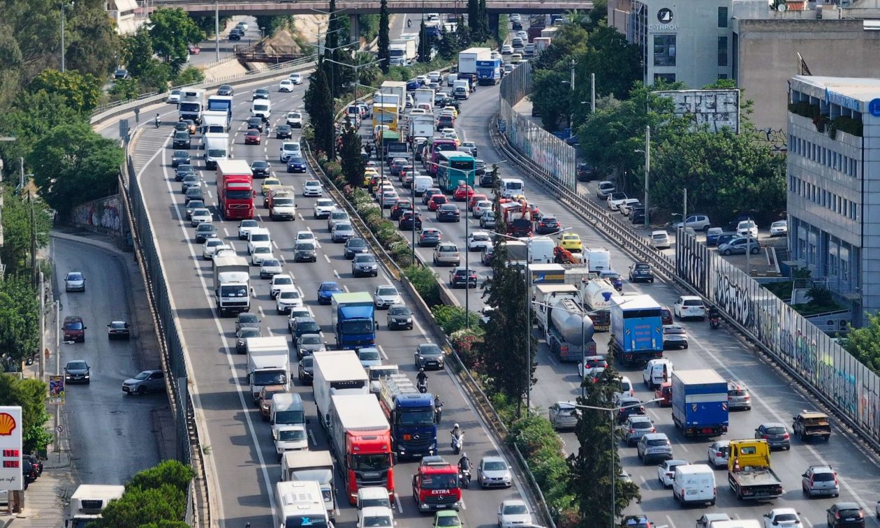 Κίνηση τώρα: Στο «κόκκινο» ο Κηφισός λόγω τροχαίου στο ύψος της οδού Αγίας Άννης